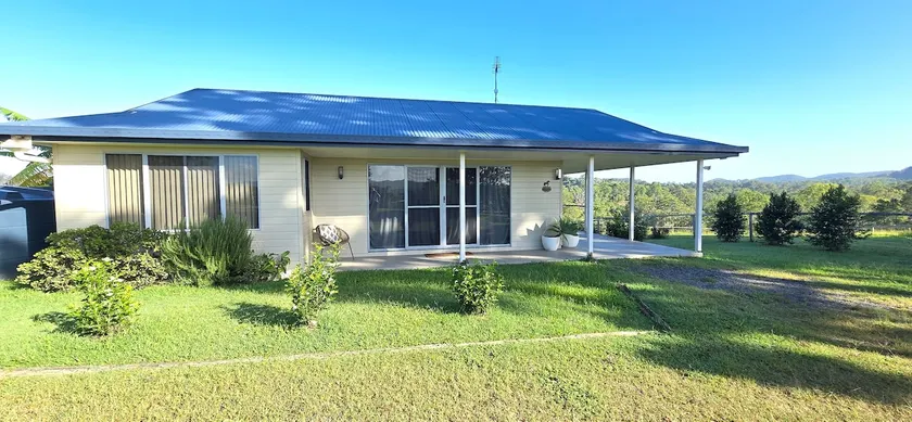 Hillside cottage. - Image 1