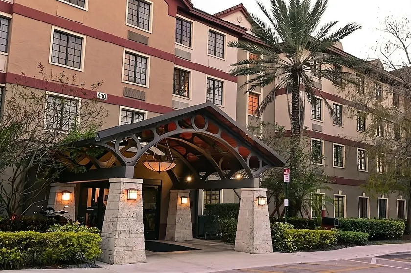 Pet-friendly and Modern 2BR Suite w/ Kitchen! Outdoor Pool, FREE Breakfast! - Image 1