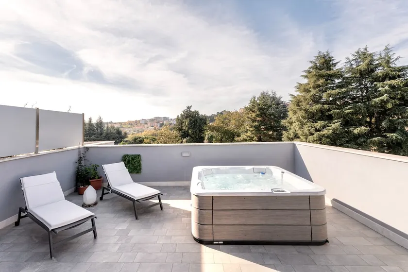 Penthouse + Jacuzzi (panoramic view) near Rome. - Image 1
