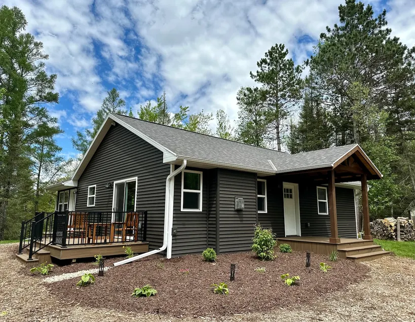 2Bed/1bath/WI River/Fireplace/Trailer Parking - Image 1
