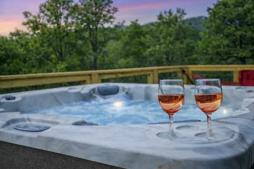 3 King beds! POOL table, home Theater, private HOTtub, Firepit, 3 decks Games... - Image 1