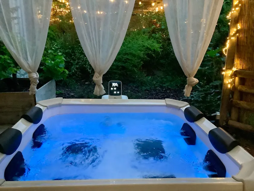 The Cottage in an equestrian farm and its Jacuzzi - Image 1