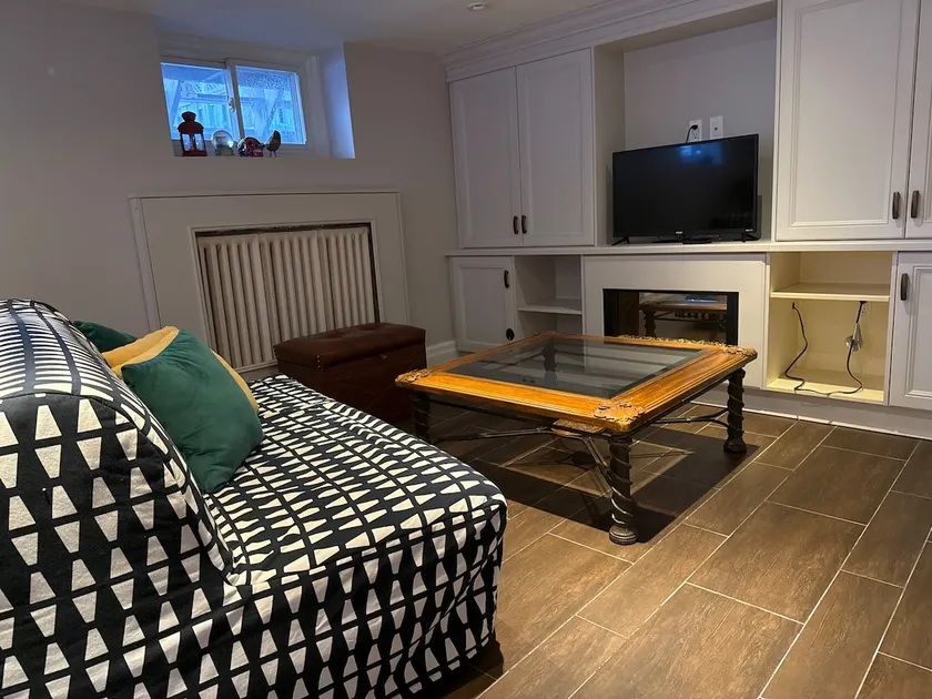 Cozy Mimico Getaway - Image 1