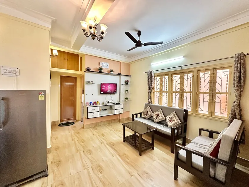 Classic 2BHK Serviced Apartment beside Jadavpur University - Image 1