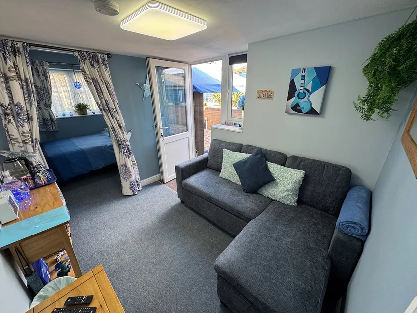 Cute & Quirky, Blue Studio Flat - Image 1