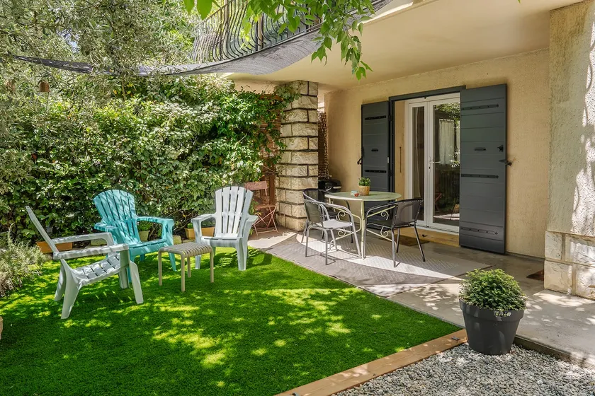 La Soleillade in Manosque • Garden & private parking - Image 1