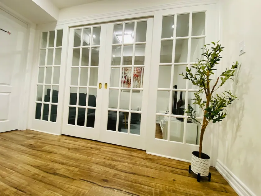 Basement suite with Home Theatre - Image 1