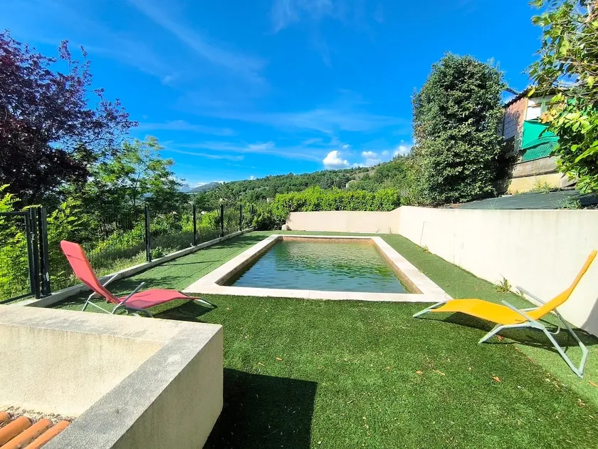 Completely renovated house with swimming pool - Image 1
