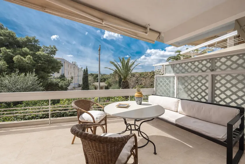 Vouliagmeni Sunny Apartment - Image 1