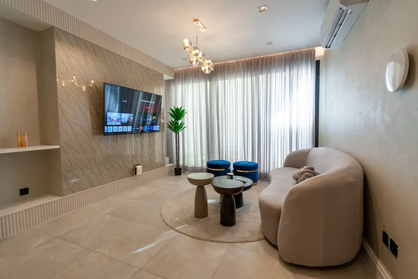 Modern apartment in Hittin - Image 1