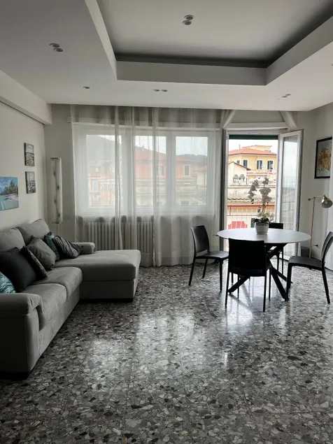 160-m² penthouse, 3 bedrooms, parking, in the city center - Image 1