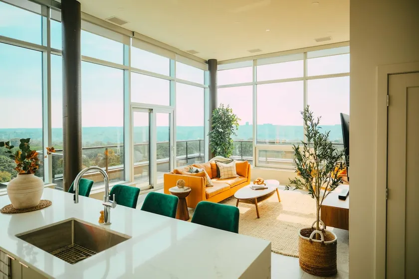 Luxury 2BR Penthouse Apt In Central Halifax - Image 1