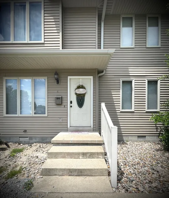 Lennon's Garden 2BR with KING bed, Carterville - Image 1