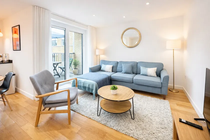 2 Bed Shoreditch Flat - Image 1