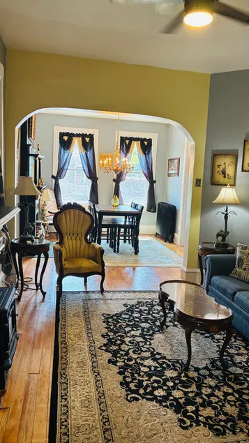 Romantic Victorian Comfort 10 Min to Arch - Image 1