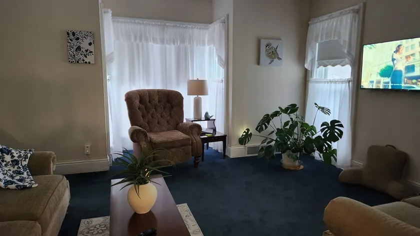 Come relax at Victorian Charm - Image 1