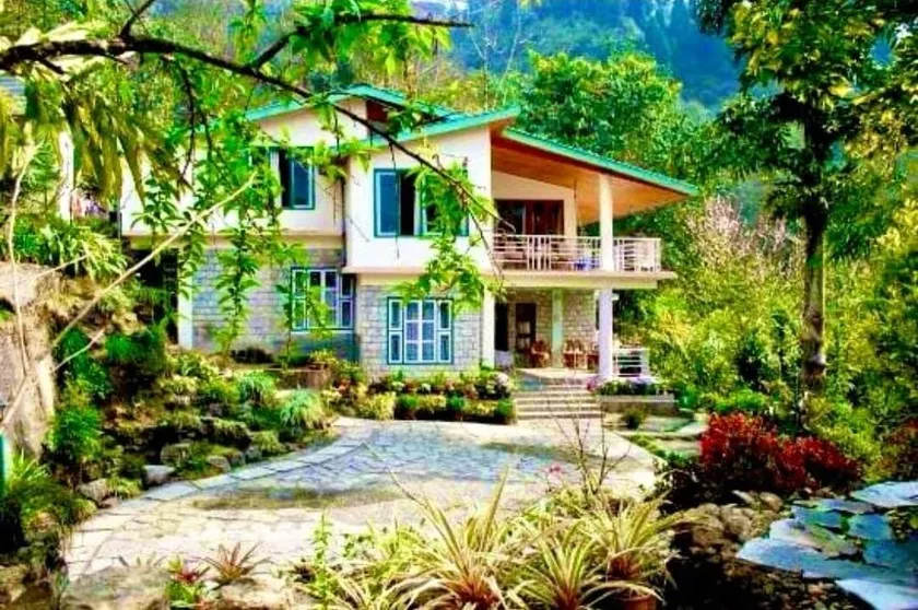 Spacious Home near MG Marg with open garden - Image 1