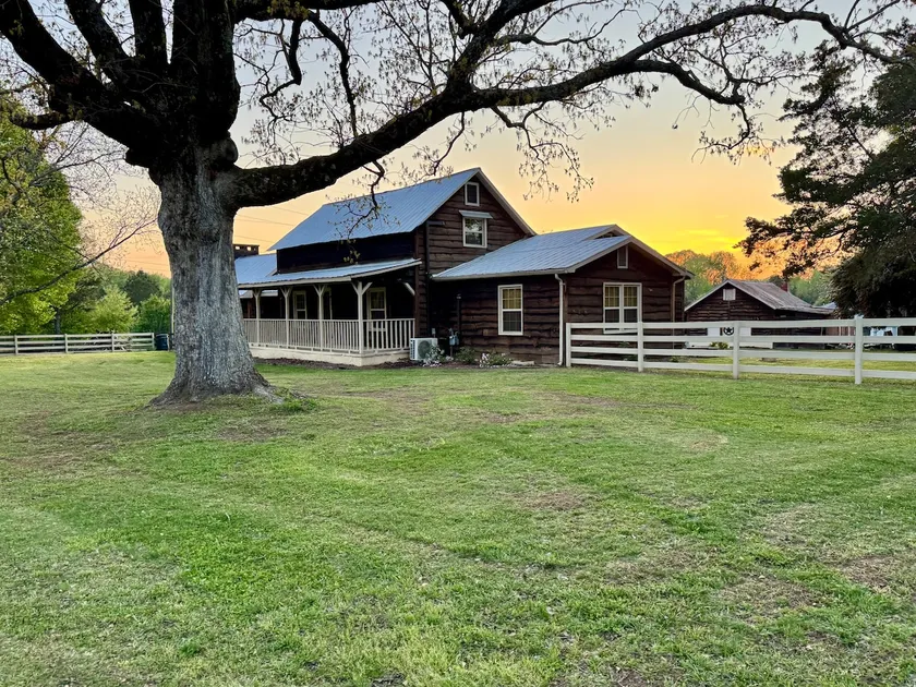 Whiffletree Farmhouse. - Image 1