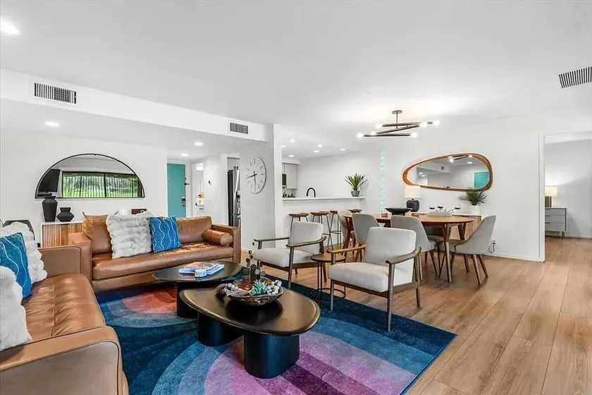 * Spacious Modern Condo blocks from El Paseo * - Image 1