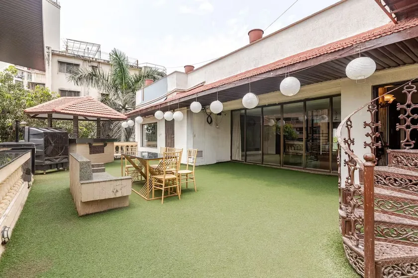 Spacious 5BHK Retreat Dadar Private Terrace & More - Image 1