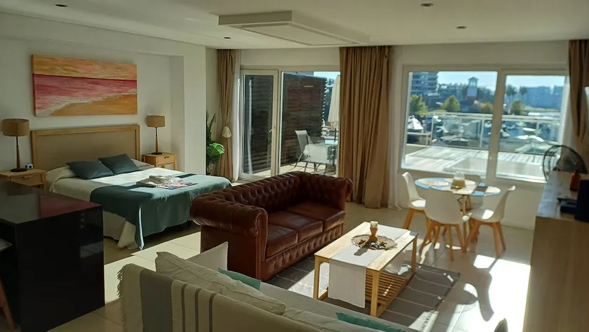 Beautiful 90-meter loft with jacuzzi and bay view - Image 1