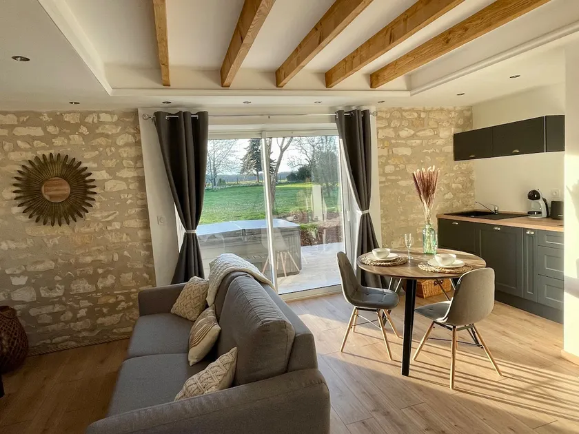 A Romantic Getaway in Berry - Image 1