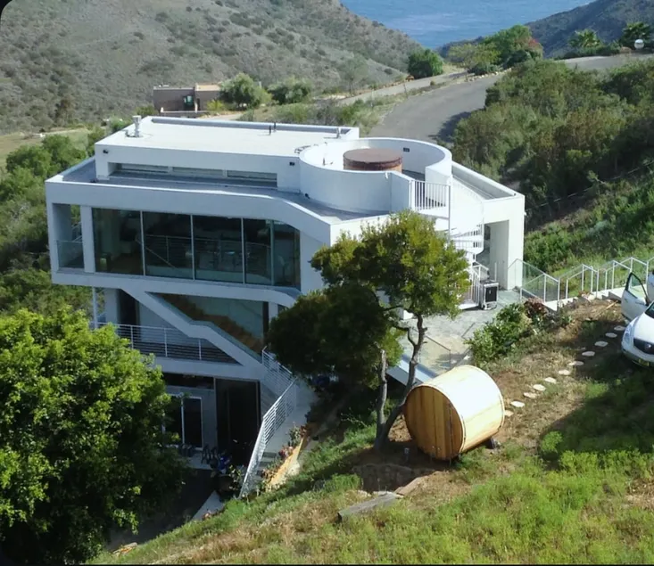 Malibu Modern Sanctuary w/ Jaw-Dropping Ocean View - Image 1