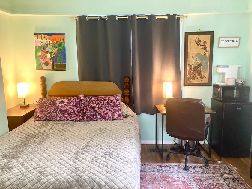 Artsy Cozy Private Studio- Private Entrance & Bath - Image 1