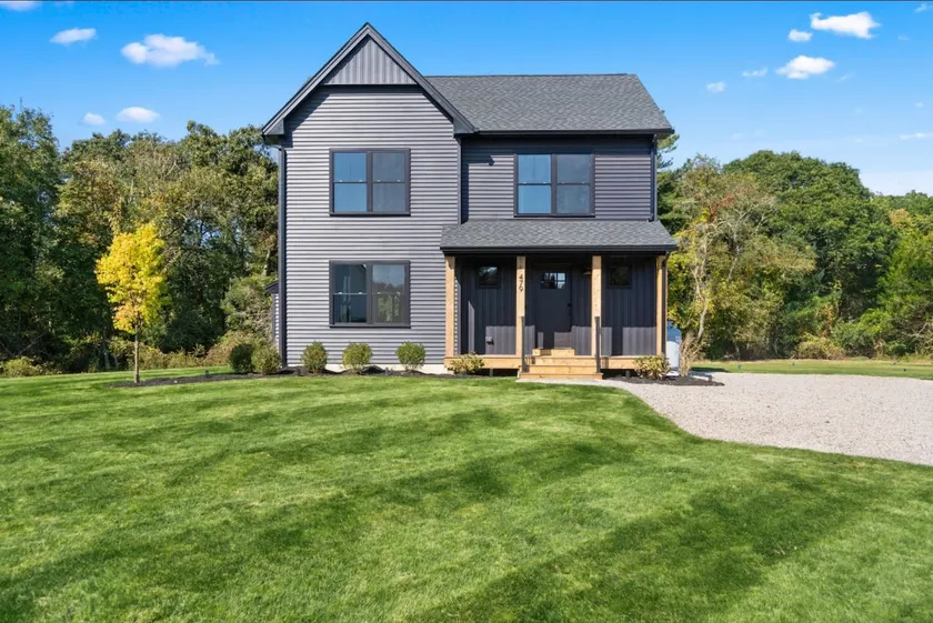 New Centrally located Stylish Modern Farmhouse - Image 1