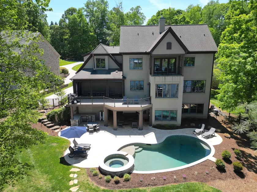 Pool/Hot Tub/Fire Pit/Kayaks - Ideal to Entertain! - Image 1