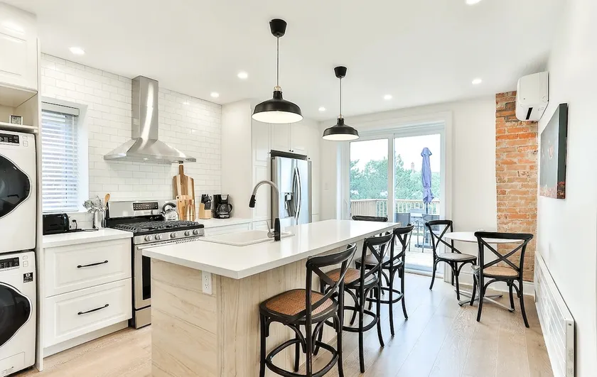 Eclectic 2 story Ossington | Hot Tub | Downtown - Image 1