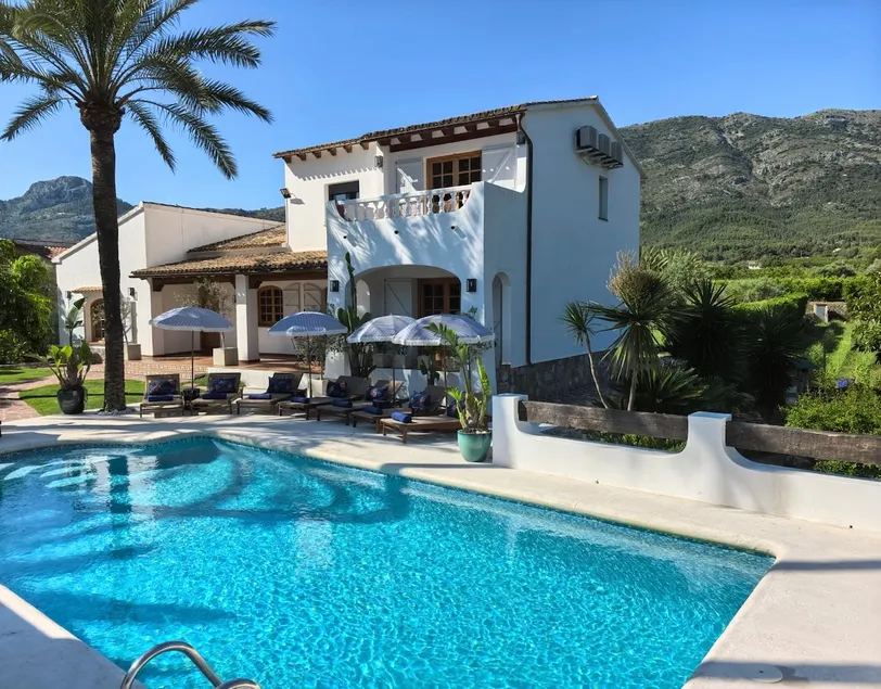 Villa Enri · 4br Villa & Optional 2br Guest - Image 1