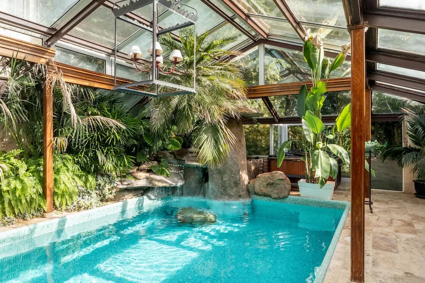 6-Suite Madrid Villa Oasis, Pool, Spa, Gym & Club - Image 1