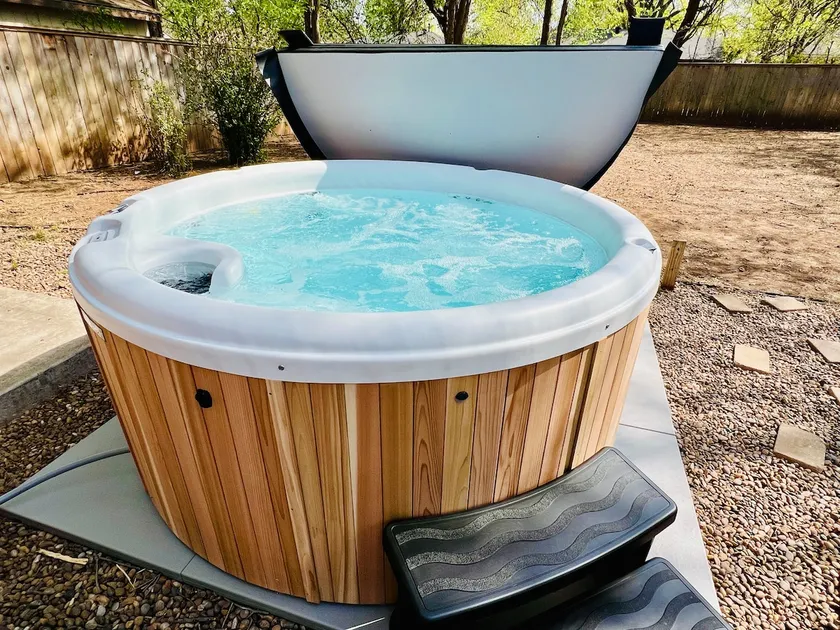 Apache Retreat- 1 mile to OU Campus with Hot Tub - Image 1