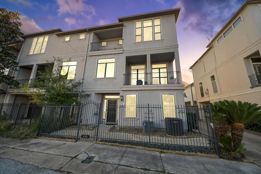 Modern, Luxury Home, 3Bedroom, 3Baths Houston, NRG Stadium - Image 1