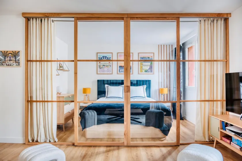 Near Eiffel Tower - King size beds - Free parking - Image 1
