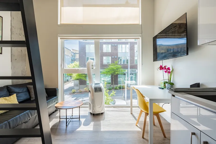Cityscape-Central Cozy Loft - Image 1