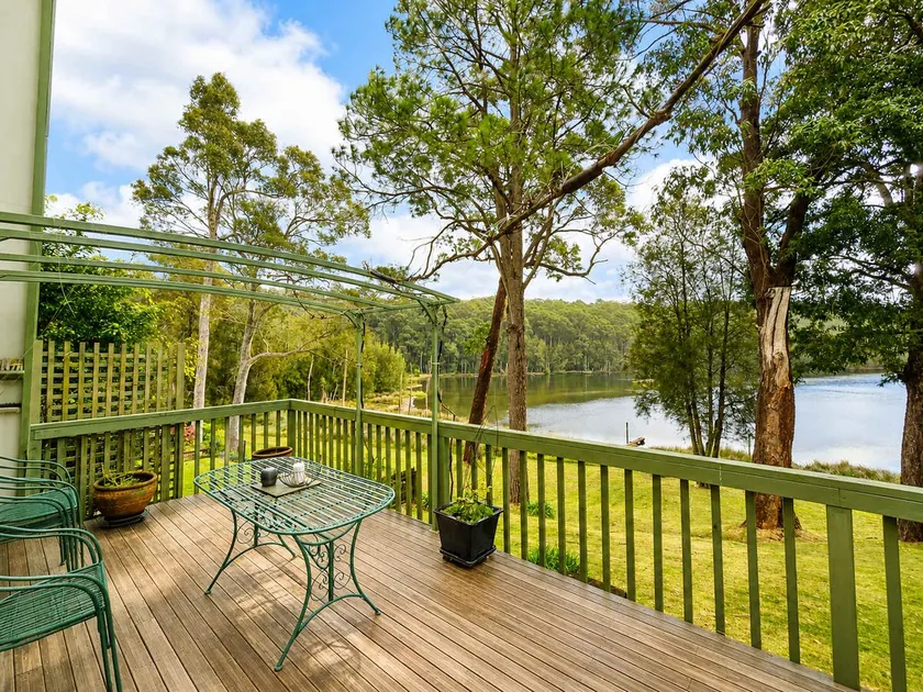 Cottage On The Lake - Image 1