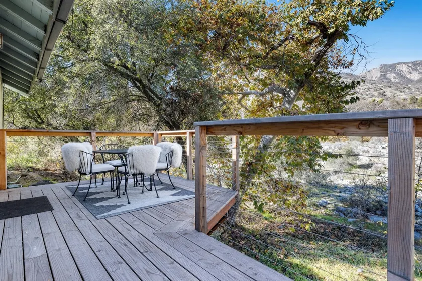 Live Oak Cabin ~Listen to River, Strong WiFi & BBQ - Image 1