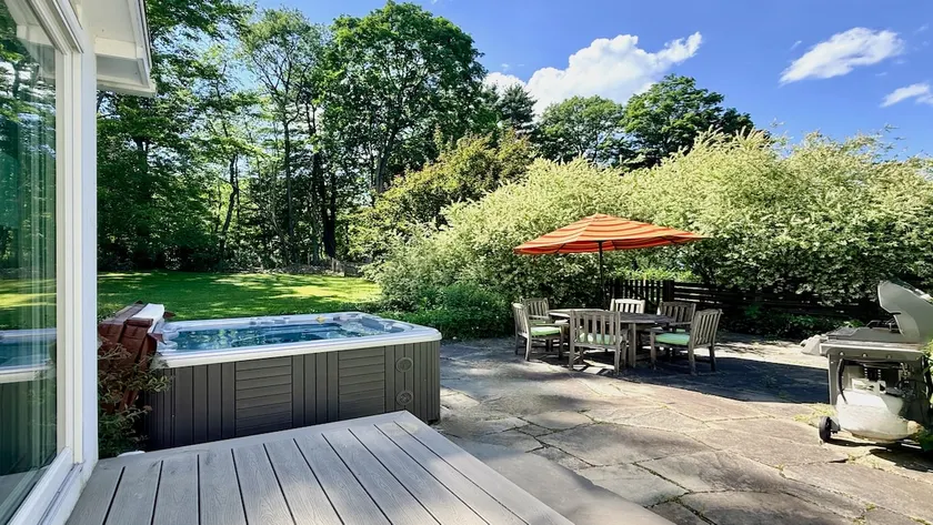 Hot Tub, Wood Stove, Fenced Yard: Sleeps 10 - Image 1