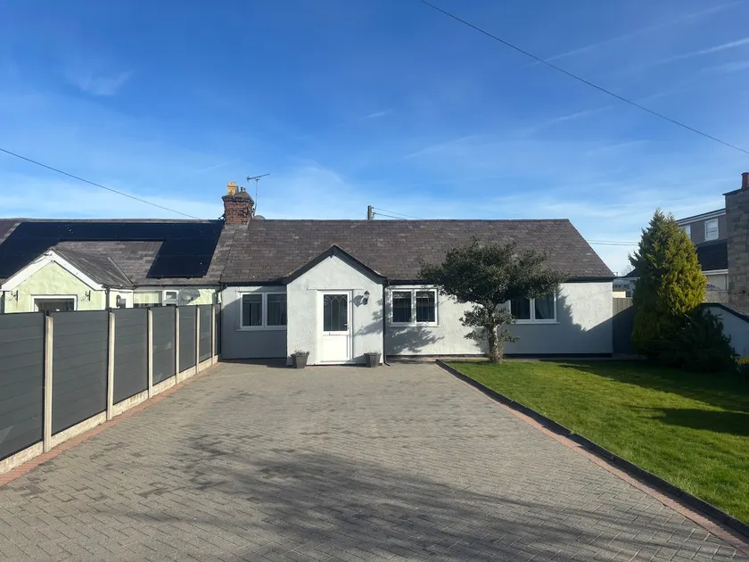 Stunning Two bed cottage - Image 1