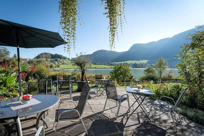 Terrace apartment for two in direct lake location - Image 1