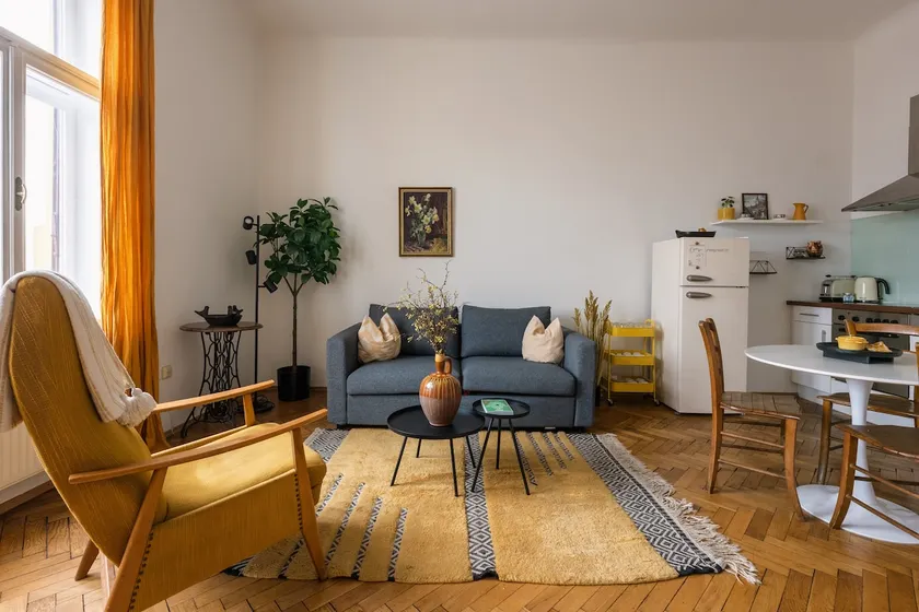 City Center Boutique Apartment with free parking - Image 1
