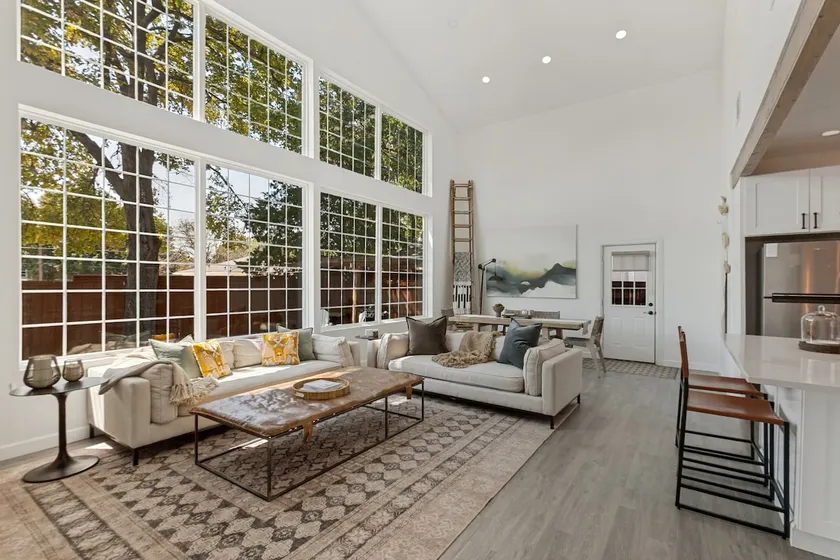 Luxury 1920 Downtown Bungalow - Image 1