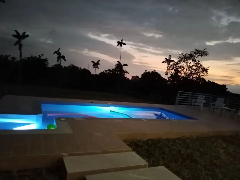 Private heated pool. 4 bedrooms and 4 bathrooms. - Image 1