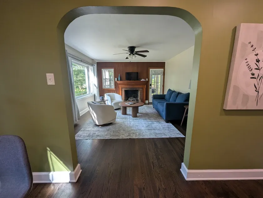 The Homestead Bungalow 2BR Den, Pets OK - Image 1