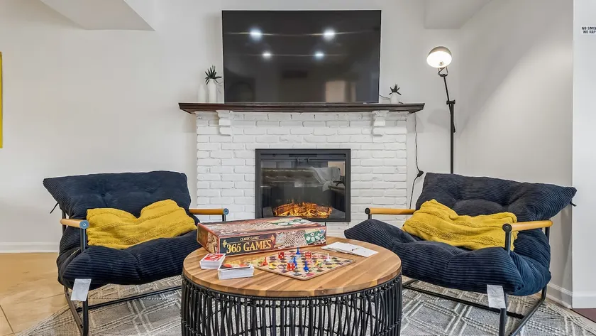 Lakehouse with Gorgeous View Family Friendly! - Image 1