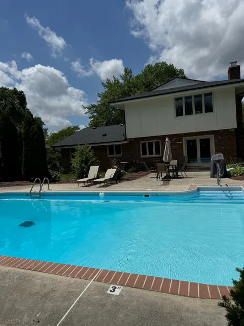 Schaumburg Pool House - Image 1