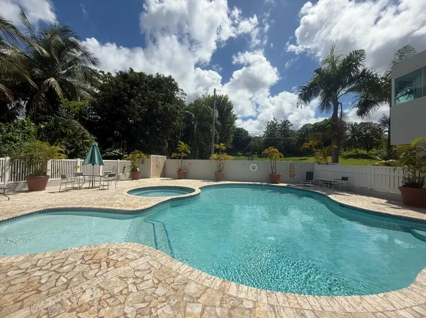 El Bello Polaris Pool Apartments - Image 1