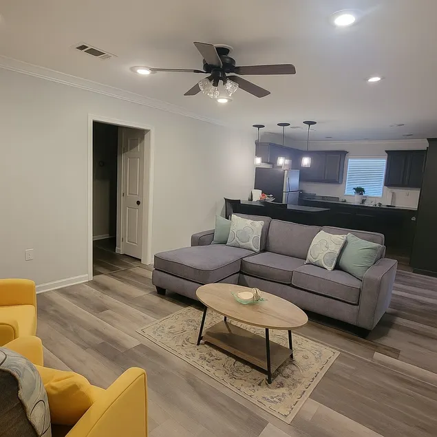 Cottage in Downtown Houma - Image 1